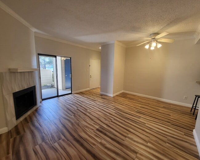 Photo - 7025 N Holiday Dr