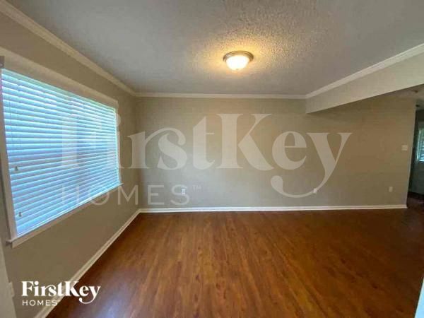 Photo - 5749 North St