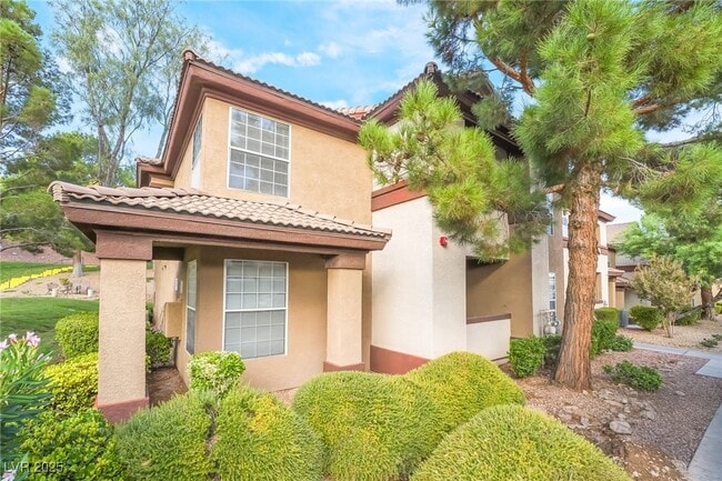 Building Photo - 231 W Horizon Ridge Pkwy Unit 921 Rental
