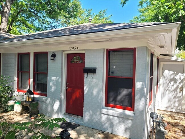 Building Photo - 1705 West Ave Rental