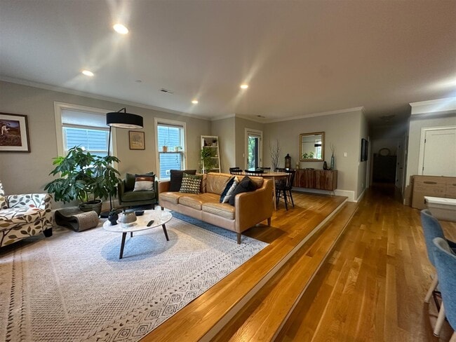 Building Photo - 22 Linden Ave Unit 2