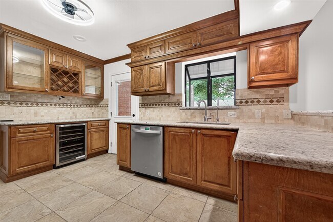 Photo - 5422 Hummingbird St