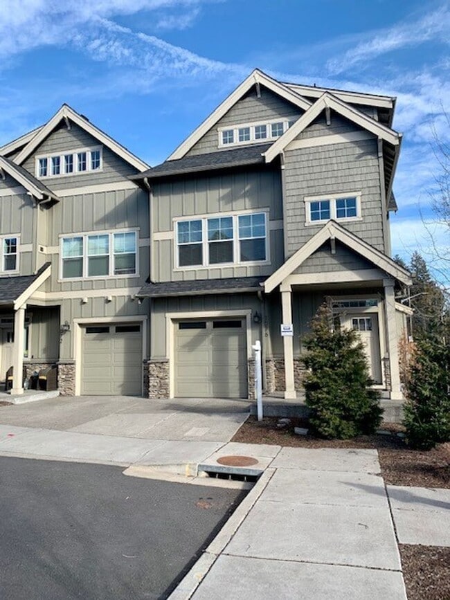 Building Photo - 3 Bedroom + Flex Space in Central Location - Close to Old Mill!