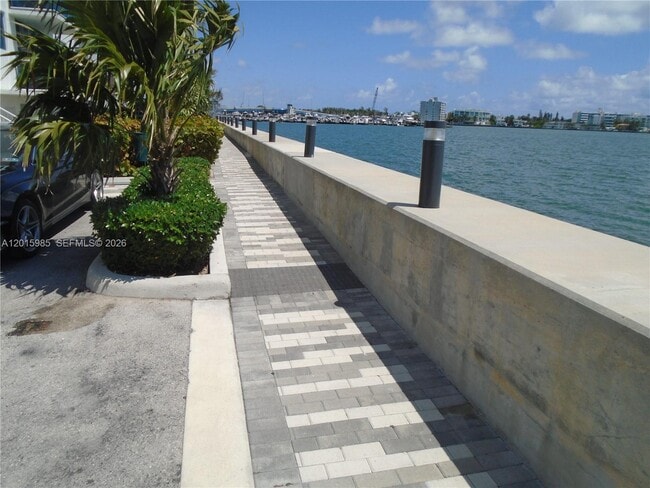 Photo - 7501 E Treasure Dr Unidad 2N