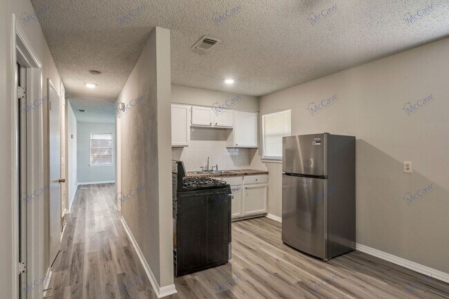 Photo - 1411 Phoenix Dr