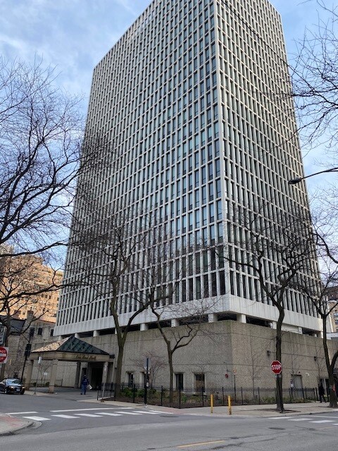 Great location - 1 E Scott St Unit 2212