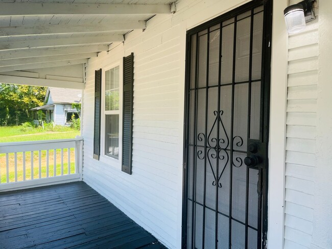 Photo - Fully renovated, 2 bed, 1 full bath, New L...