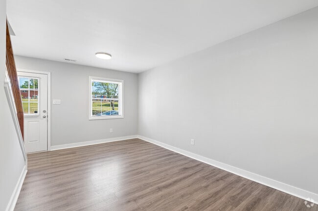 2BR, 1.5BA - 785SF - Living Room