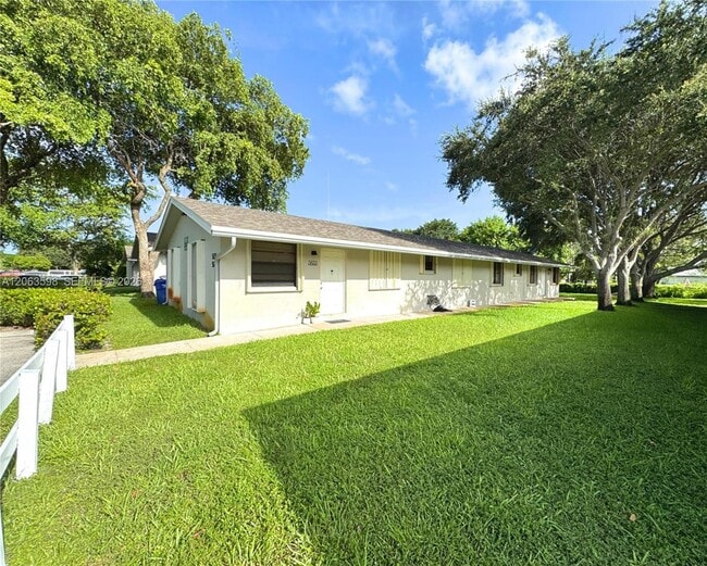 Building Photo - 5637 Taft St Unit 5637
