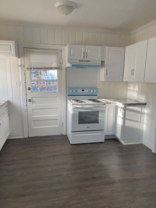 Photo - 102 Charles St