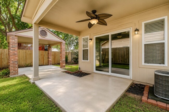 Building Photo - 9614 Charter Ridge Dr
