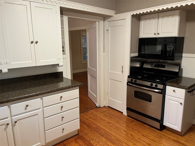 Photo - 2121 Milford St Unit 2