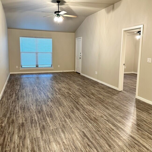 Photo - 2106 N Avenue J