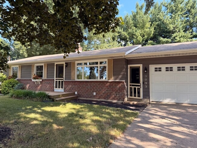 Building Photo - Adorable Hudsonville Ranch!