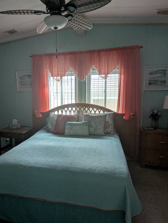 Photo - 280 Country Club Dr