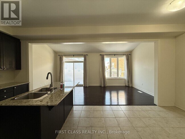 Photo - 106 William Berczy Blvd