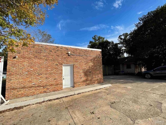 Building Photo - 1116 N T St Rental