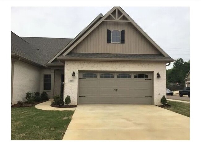Building Photo - Luxury Townhome in Prime Location