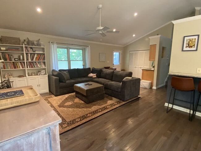 Building Photo - 1 Hunters Ridge Dr Unit ID1330188P