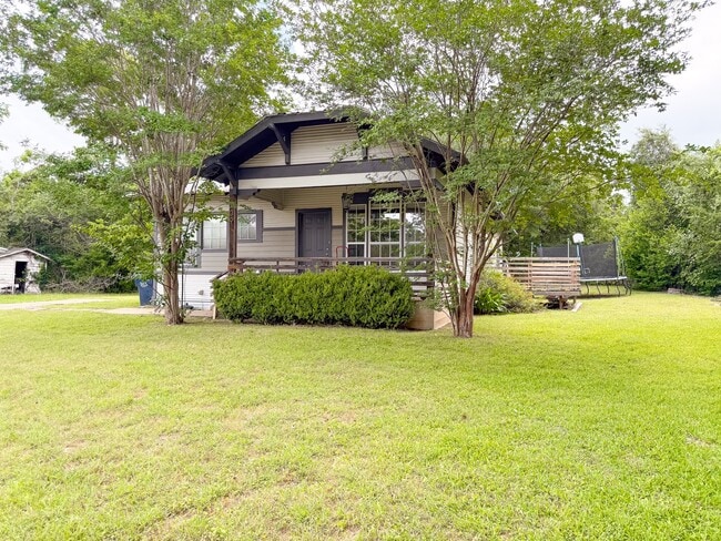 Photo - 209 Joseph St