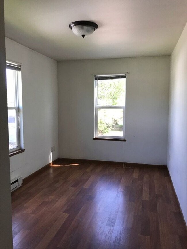 Photo - 709 Hudson St Unidad 709 1/2 Hudson Street