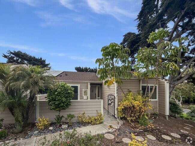 Building Photo - 3B/2BA Home in Encinitas Now Available for...