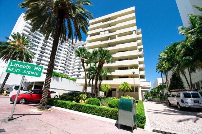 Photo - 1621 Collins Ave Unit 706