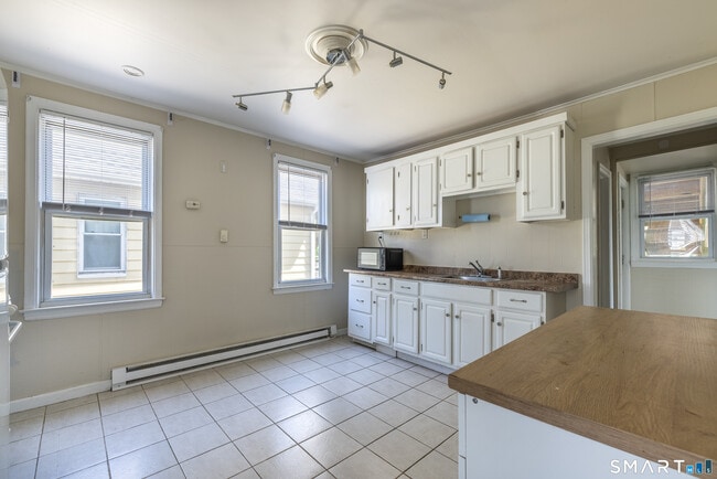 Building Photo - 793 Brewster St Unit 2nd Floor