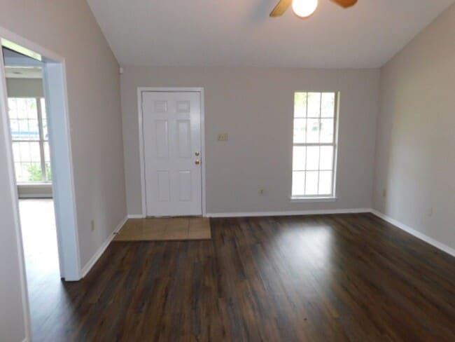 Photo - 1125 McGowan Dr