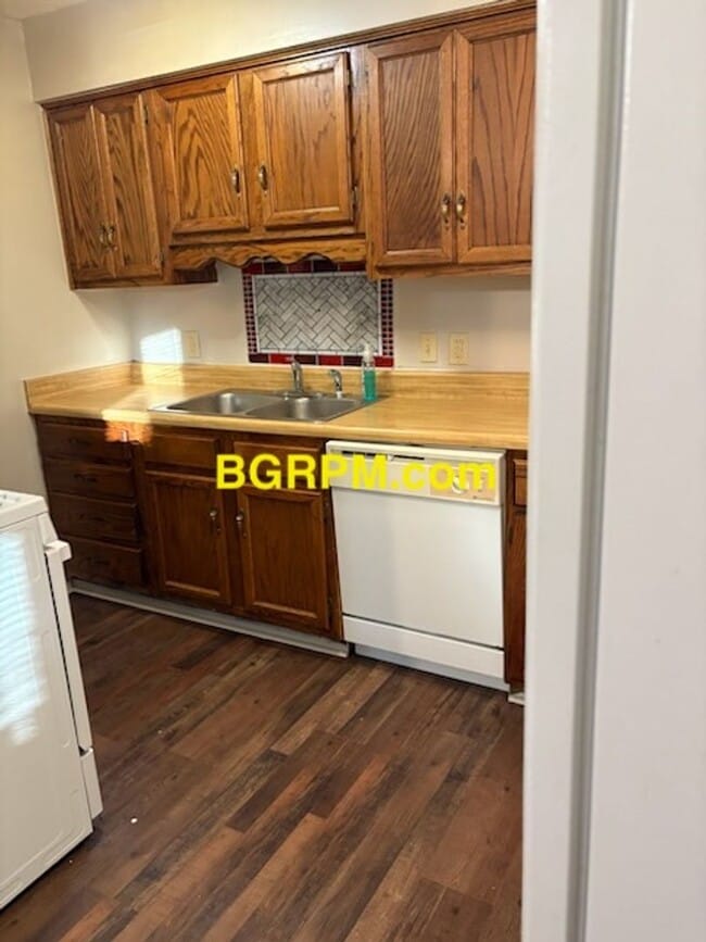 Photo - 3 BD, 1 1/2 BA, Home in Sherwood