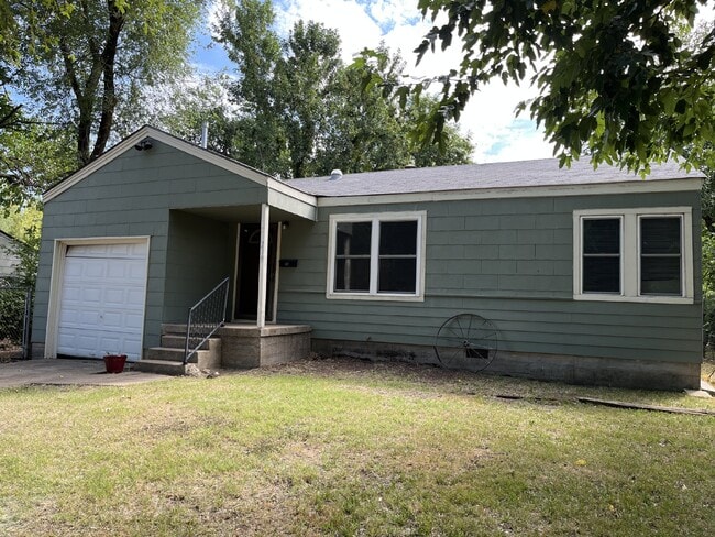 Photo - 219 S Doty St