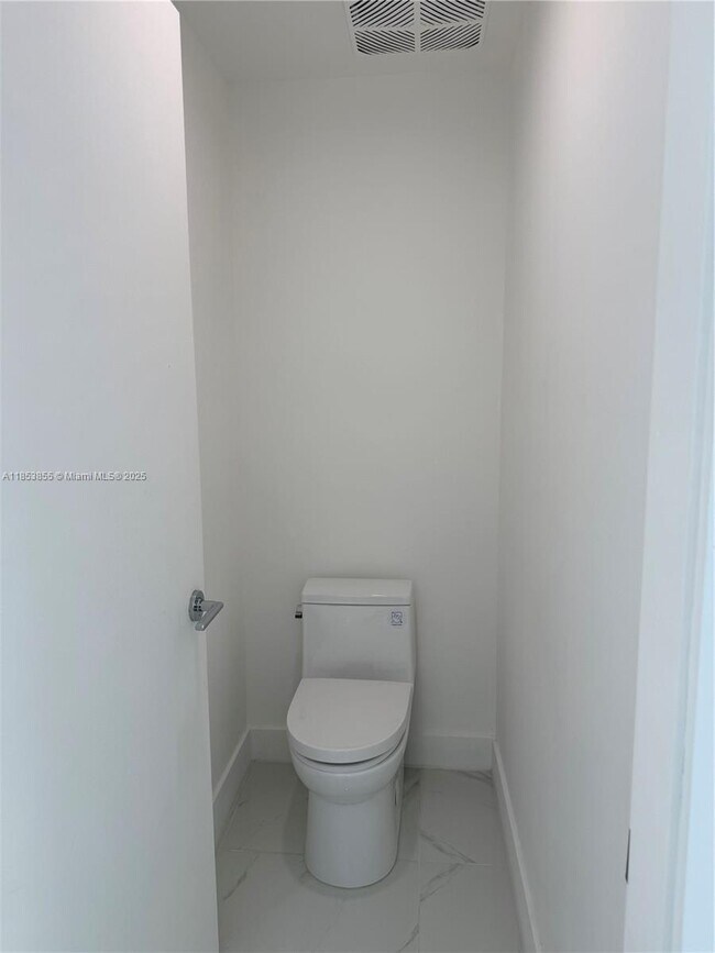 Photo - 700 NE 24th St Unit 3102