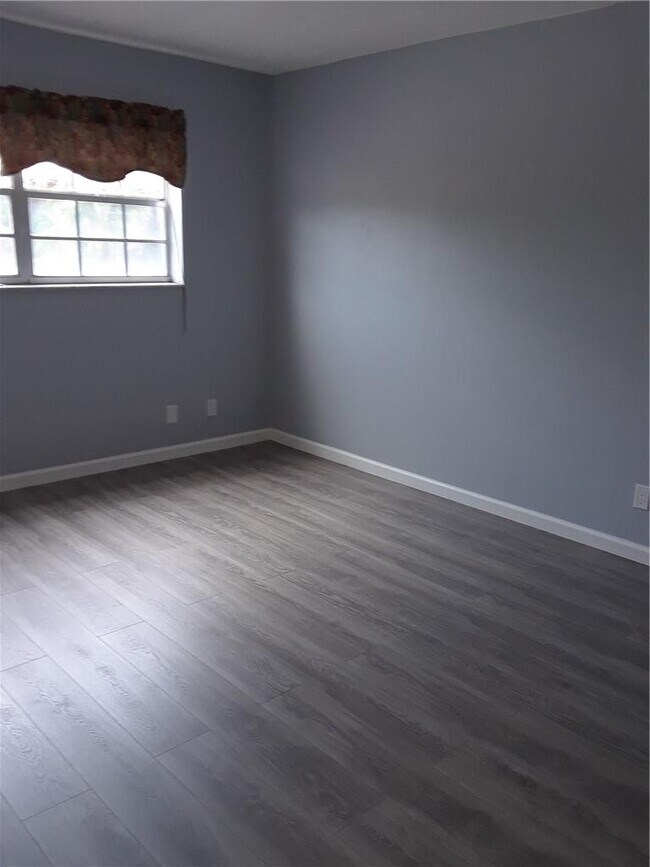 Photo - 660 Tennis Club Dr Unidad 208