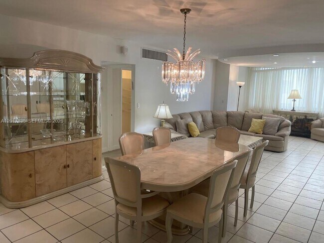Photo - 5005 Collins Ave Unit 424
