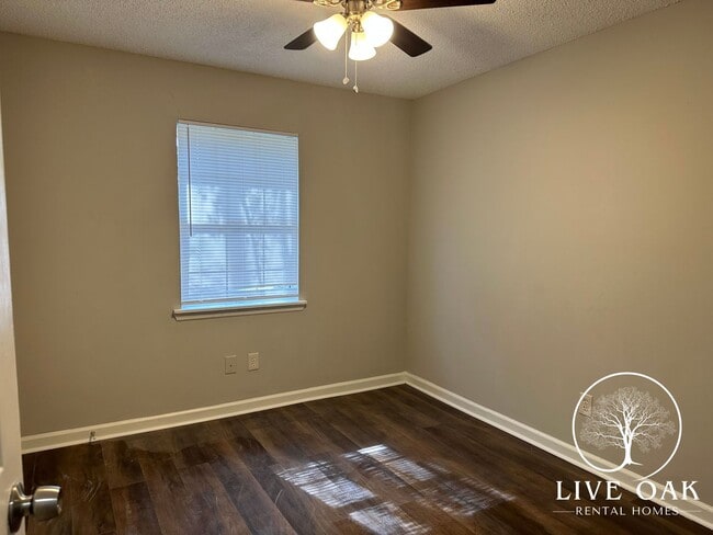 Photo - MOVE-IN SPECIAL: $500 OFF 1st MONTH'S RENT!**