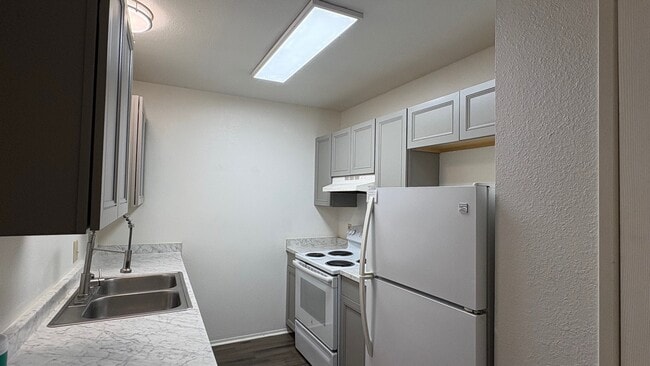 Photo - 768 Heritage Ln