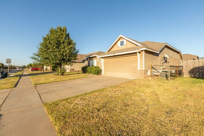 Photo - 3 Bed | 2 Bath in Owasso!