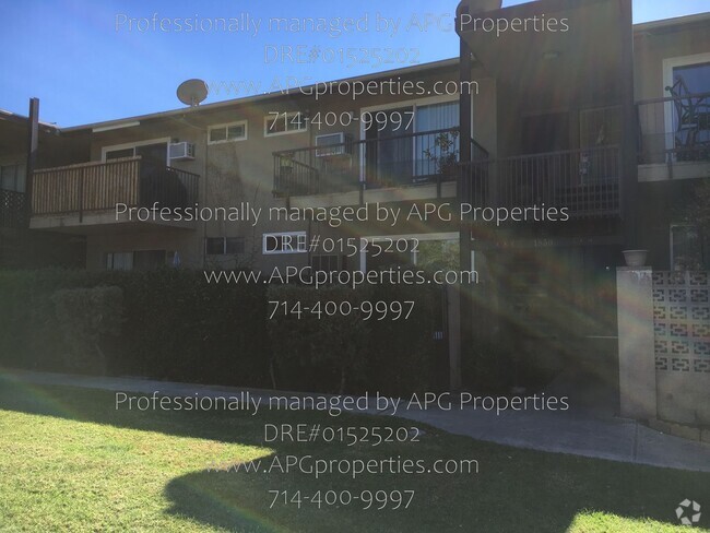 Building Photo - 1850 W Greenleaf Ave Rental