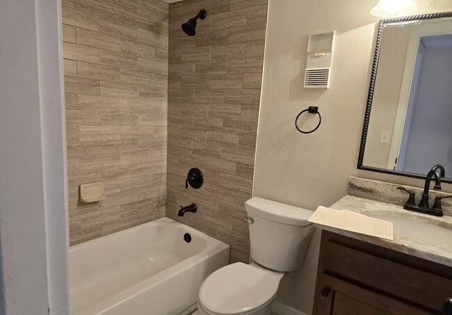 Photo - 216 Glenview Blvd