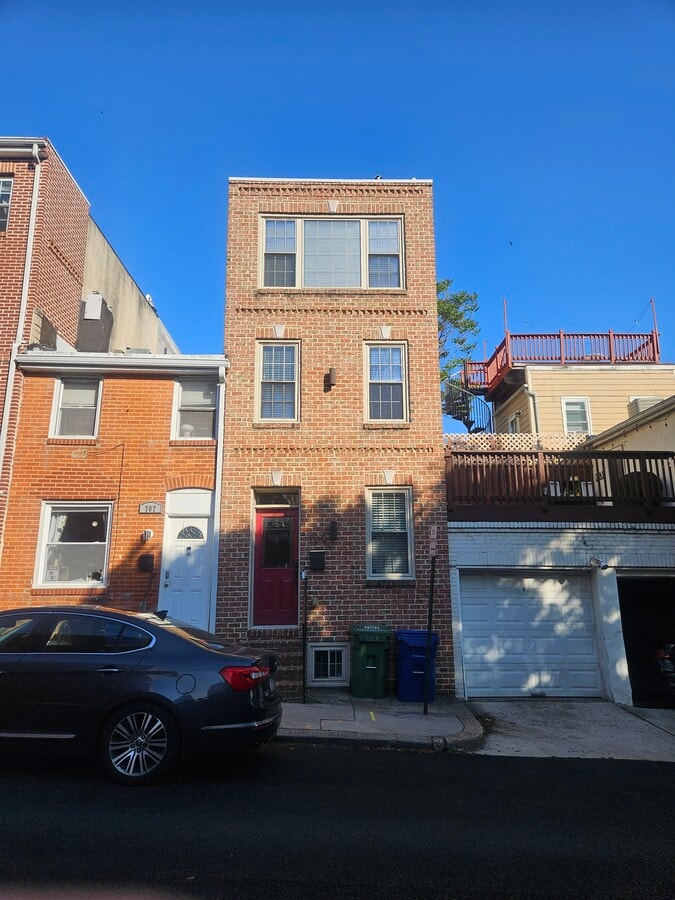 Photo - 709 Van Lill St