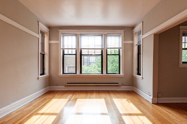 Photo - 717 W Barry Ave