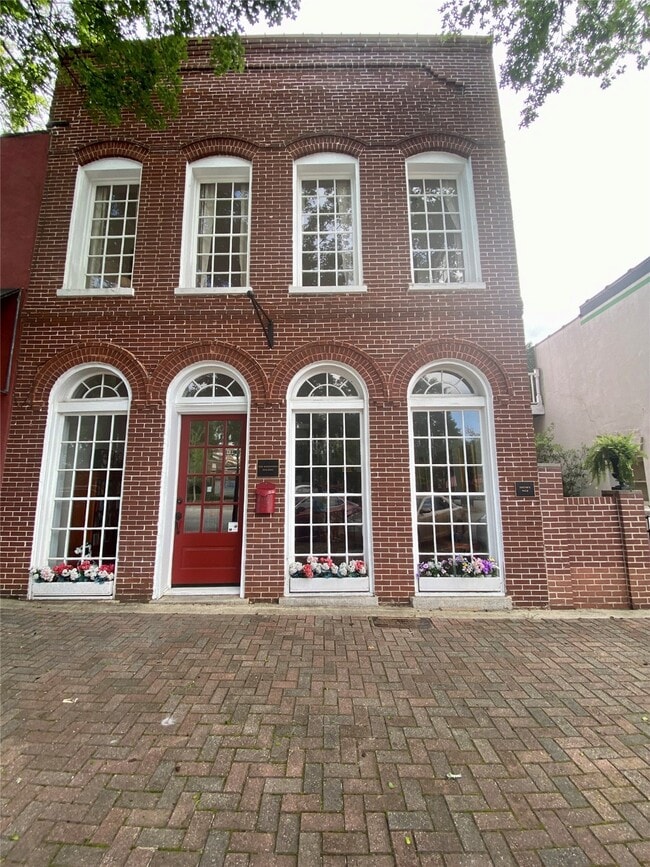 Building Photo - 131 E Jefferson St Unit 1 Rental