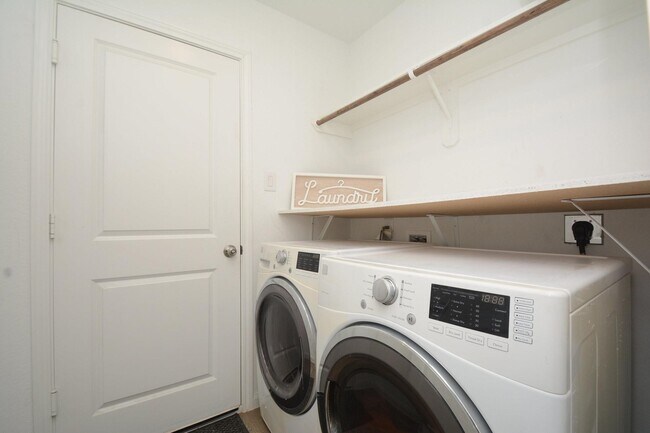 Photo - 1982 Rd 5714