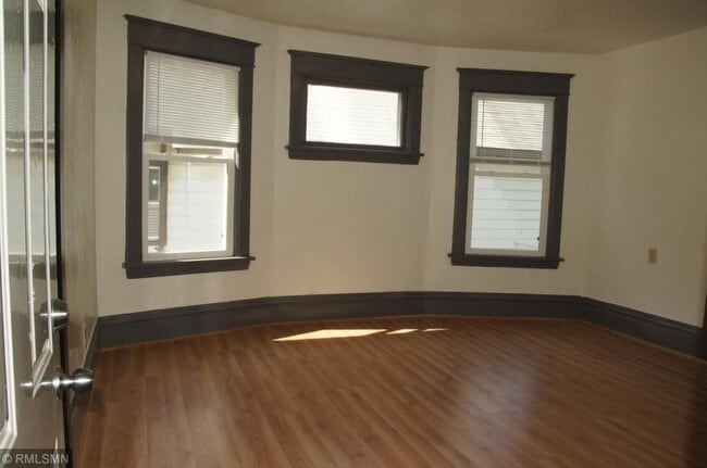 Photo - 879 Galtier St