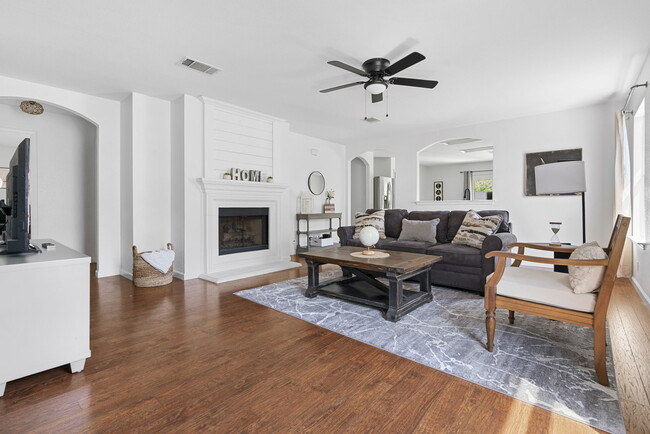 Photo - 1715 Lloydminister Way