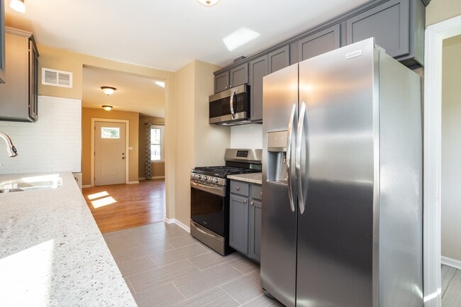 Photo - 285 Ridgeland Ave