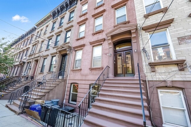 Building Photo - 1026 Bloomfield St Unit 1