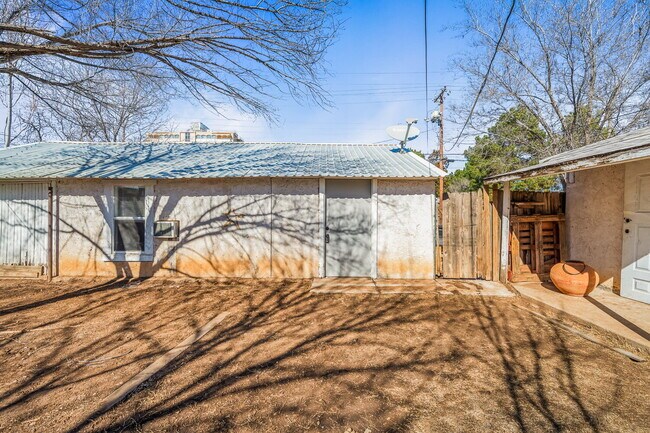 Photo - Cozy 1 Bedroom Apartment w/ Storage Space, Minutes from TTU & Downtown LBK Unit C