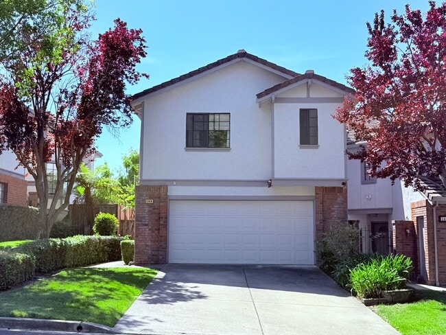 Building Photo - Charming and Move-in Ready, 3BD/2.5BA, Two-Story Townhome in Canyon Green at Canyon Lakes in San ...