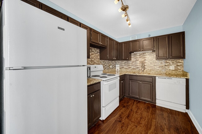 Photo - 200 N Dearborn St